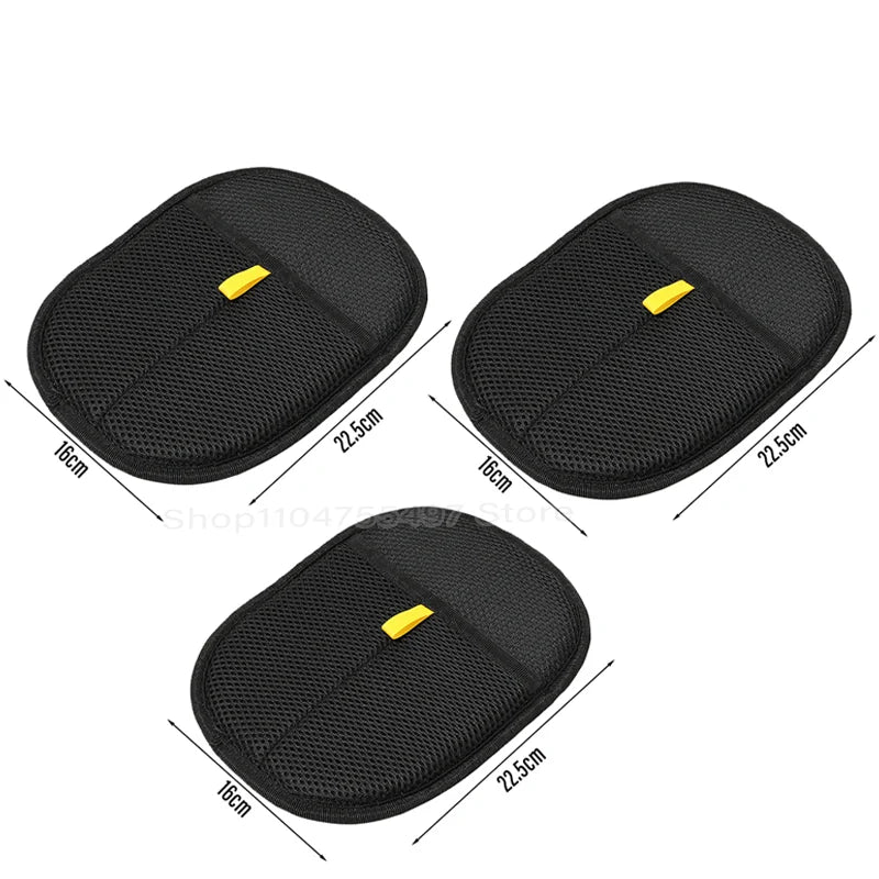 Three size-L Meto gloves